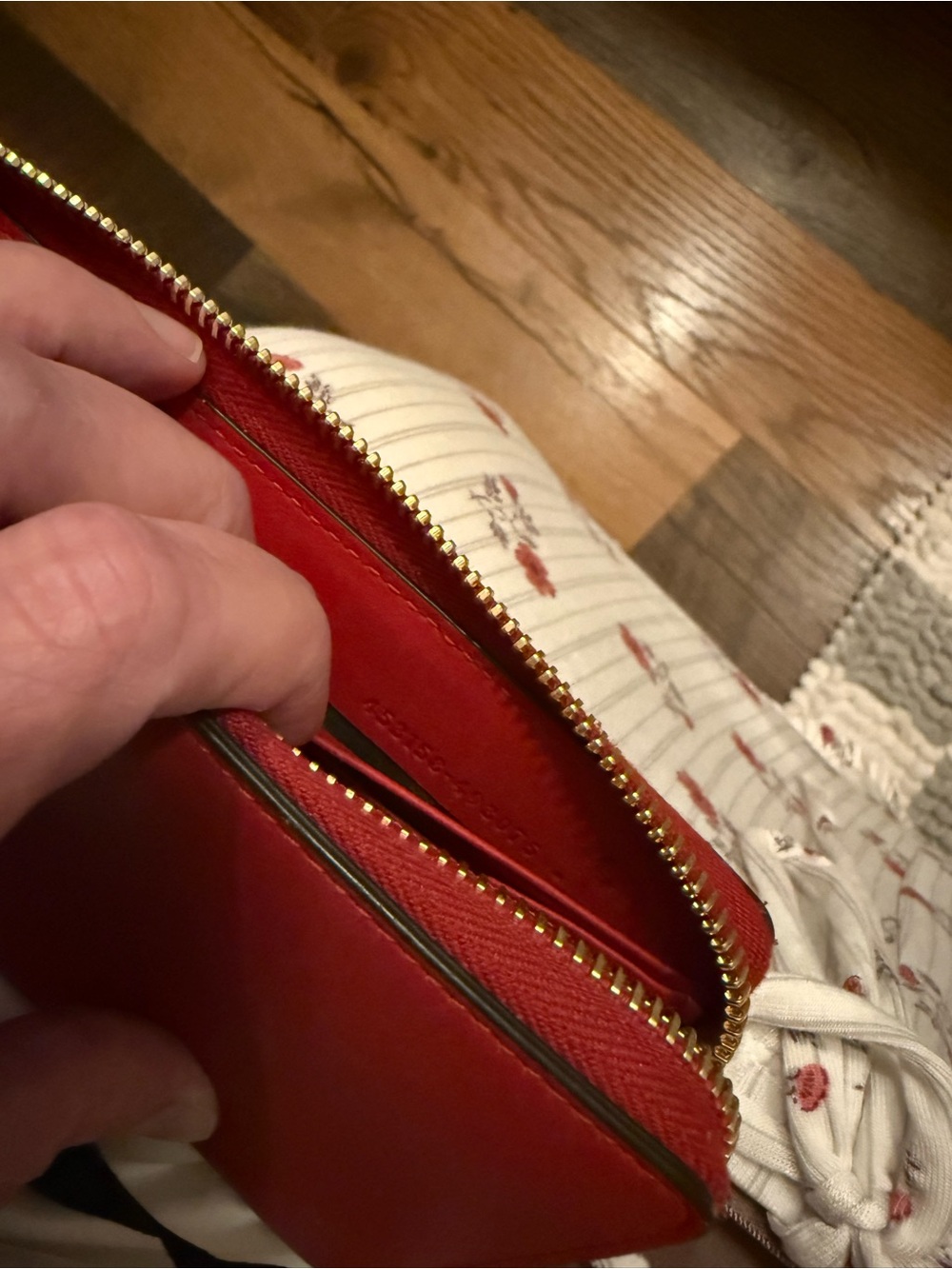 Gucci Red Zip-Around Wallet - Picture 9 of 11